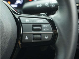 ◆アダプティブクルーズコントロール◆予め設定した車速内でクルマが自動的に加減速。前走車との適切な車間距離を維持しながら追従走行します。【LKAS】車線維持支援システムでステアリング操作を支援。