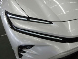 ヘッドライトをスリムかつコンパクトにすることでサメのような鋭い表情を演出する&ldquo;ハンマーヘッド&rdquo;デザインを採用。