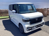 自社整備工場で点検整備をおこなってからお渡ししています。車検が残っている場合は『12ヶ月点検整備』を、車検整備付きの場合は『車検整備』をおこないます。整備費用は車両本体価格に含まれています。