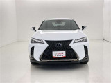 スピンドルグリルがレクサスらしさを強調します。