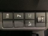 ハンドルの右側にはヘットライトリベライザーとHondaセンシング用のメインスイッチがついています。ヘッドライトリベライザーは道路状況や積荷の加重に応じてライトの高さを調節できます。