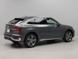 quattro(4WD)で雪道や滑りやすい道路はもちろんのこと日常の運転シーンでも安心と安全、さらにスポーティーなドライビング体験を提供します