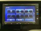 ナビゲーションはインターナビ対応のGathers純正メモリーナビを搭載しています。Bluetoothオーディオ機能がありますので、スマートフォンなどの音楽も再生できます。