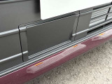 2台前を走る車両を検知し注意を喚起してくれるインテリジェントFCW(前方衝突予測警報)とエマージェンシーブレーキ付きです!カメラで車両や歩行者を認識し衝突を回避、又は被害を軽減してくれます。