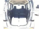 自社整備工場で点検整備をおこなってからお渡ししています。車検が残っている場合は『12ヶ月点検整備』を、車検整備付きの場合は『車検整備』をおこないます。整備費用は車両本体価格に含まれています。