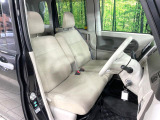 運転席シート廻りは使用感も少なく、良好な状態となっています。丁寧に使われていたことがよくわかりますね。