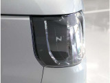 ヘッドライトを横から見るとNマークがあり、ライト点灯させるとほんのりと光ります+