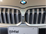 【キドニーグリル】BMWは約90年もの間、ほぼ全ての車両にひと目でBMWだと分かるこの特徴的なフロントグリルが備えられ、デザイン・アイコンとして親しまれてきました。