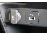 USBオーディオ用ソケットがついていますので携帯電話などを接続すれば音楽等の再生が可能です!
