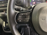 ステアリングにオーディオ操作スイッチが付いています。オーディオ画面に直接タッチしなくても操作が出来ますので、運転に集中できます。