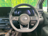 インテリアに合わせたデザインのステアリングは、運転される方のことも考え、運転しやすい形状、大きさです。是非一度、実際に触ってお確かめください。
