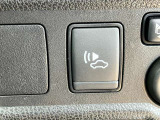 e-POWERは走行中静かなため、低速走行中に車両が接近していることを音で歩行者にお知らせする車両接近通報装置付きです。
