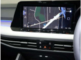VW純正インフォティメントシステム「DiscoverPro」大変使いやすいタッチパネル型ナビゲーションでETC2.0とエンブレム内蔵バックカメラが付いています。