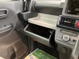 店内では季節で変わるダイハツオリジナルの美味しいスイーツとドリンクでおもてなしいたします。