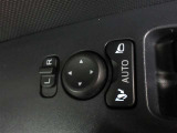 運転席側のパワーウィンドウスイッチです。全ての窓の開閉操作ができます。