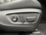 パワーシート搭載。微妙な調整が手軽にでき、最適なポジションで運転することが可能です。