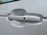 触れる機会が多いドアノブ周り。小キズの出やすい箇所だからこそ状態が分かると安心です。