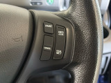 【クルーズコントロール】アクセルペダルを踏まずに一定の車速で走行できますので、高速道路など加減速の少ない道で便利です。