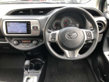 シンプルで使いやすいコクピット。視界性もよく運転しやすいですよ。スイッチ類も使いやすい場所に配置されています。