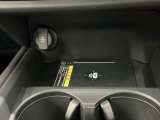 スマートフォンを置いたまま充電出来るワイヤレス充電器付きです!