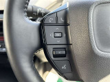 ステアリングスイッチ付き。前方から目を離すことなく操作することが可能です。