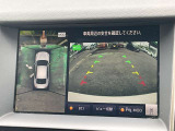 上から見下ろしているような視点で周囲が確認できるアラウンドビューモニターです。上から見下らしているような映像によって縦列駐車もラクラク、駐車が苦手な人の強い味方です!