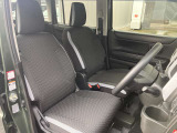クッション性能が高く、程よく体をホールドしてくれるフロントシートなので、ゆったりとした運転を楽しんで頂けます。