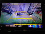 バックカメラの画像です。ガイドラインがスムースな車庫入れをサポートいたします。車庫入れの安心感がアップしますね。