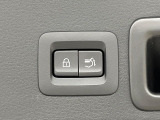 【パワーバックドア】スマートキーや運転席のボタンを押すだけでリアゲートが自動で開閉します!荷物を持っている時や、高い位置にあるバックドアを閉める際に便利な機能です♪