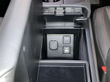 クラウンクロスオーバー 2.5 G アドバンスト レザー パッケージ E-Four 4WD 