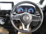 運転が楽しくなる明るく開放的な運転席まわりです。