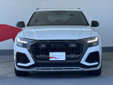 Audiの象徴であるシングルフレームグリルをよりワイドで低くシャープなデザインとすることでワイド&ローのフォルムを協調しています。