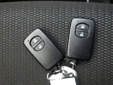 スマートキー2本付き!キーをポケットやカバンに入れておくだけでドアの施錠・開錠やエンジンスタートの操作が簡単です!