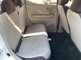 後席も十分な広さがあります。ドライブや遠出をした際にも、車内でゆったりとお寛ぎいただけます。