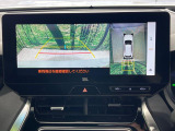 【パノラミックビューモニター】専用のカメラにより、上から見下ろしたような視点で360度クルマの周囲を確認することができます☆死角部分も確認しやすく、狭い場所での切り返しや駐車もスムーズに行えます。