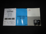 カギをバッグやポケットに入れたままでもドアロックの開閉やエンジン始動ができる『スマートキー』付き!暗くなってもキー穴を捜す必要が無くとっても便利ですから人気の装備です!