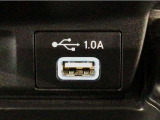 【USBポート】USBポートも装備されています♪スマートフォンのオーディオに連携も可能です。今や欠かせない装備の一つです!