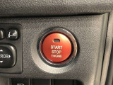 エンジンスタートスイッチです。キーが車内にあれば、エンジンの始動や停止はスイッチを押すだけ!キーを取り出す手間を省き、ワンプッシュで操作できるので簡単でスムーズです。