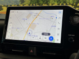 【10.5インチナビ】高級感とインパクトのある大画面ナビを装備。各種オーディオ操作はもちろん、スマホ連携もできる利便性の高いナビです♪