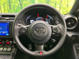 【純正革巻きステアリング】上質な革を使用することで、手にしっかり馴染みとても運転しやすいハンドルです♪