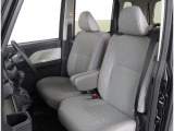 長時間の運転も疲れにくいフロントシート!体をしっかり支えてくれて運転がしやすい形状です!!