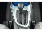 ハイブリッドカーですが運転操作は普通の車と変わりませんのでご安心ください。操作方法はスタッフが説明いたしますのでお気軽にご質問ください
