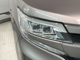 LEDヘッドライトは、点灯の瞬間から最大光量を発揮し、突然暗くなるトンネルなどでの安定感を高めます。