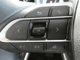 【ステアリングスイッチ】ステアリングから手を伸ばさなくても簡単にオーディオコントロールできますので、安全ですね。