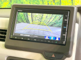 【バックカメラ】駐車時に後方がリアルタイム映像で確認できます。大型商業施設や立体駐車場での駐車時や、夜間のバック時に大活躍!運転スキルに関わらず、今や必須となった装備のひとつです!