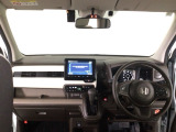 【前方視界】開放的な前方視界!運転がしやすく疲れにくいです♪窓が大きく、見通しがとっても良いおクルマですよ♪