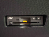 ETCカードを挿入することで高速道路を利用する際の支払いがキャッシュレスになったり、ETCスマートインターチェンジが利用できたり、とても便利なアイテムです!保証は修理保証のみとなります。