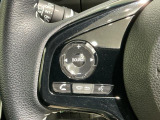ステアリングにオーディオ操作スイッチが付いています。オーディオ画面に直接タッチしなくても操作が出来ますので、運転に集中できます。