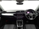 室内の使用感も少なく、まだまだこれから安心して長くお乗りいただけるお車です。
