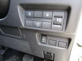 運転席の操作部 左スライドドアの開閉も出来ます